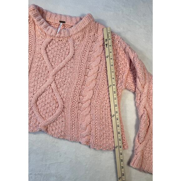 Free People Cutting Edge Pink Chunky Cableknit Crop Sweater Pullover Large - Picture 8 of 9